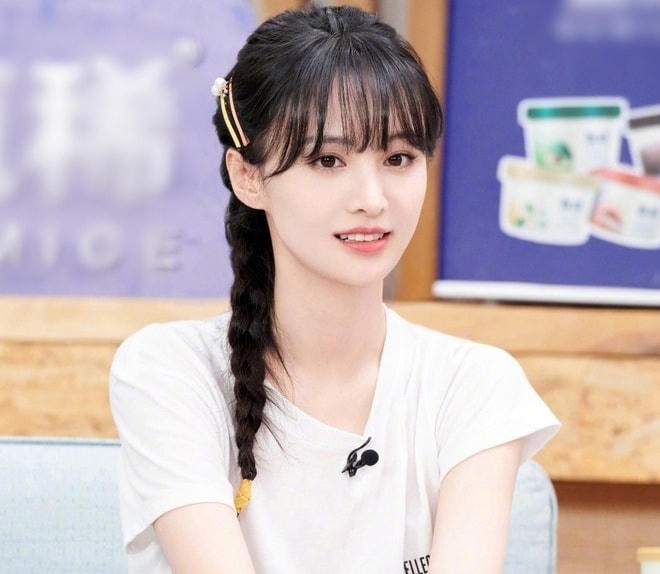 Trịnh Sảng được người hâm mộ đặt biệt danh "nữ thần thanh xuân".