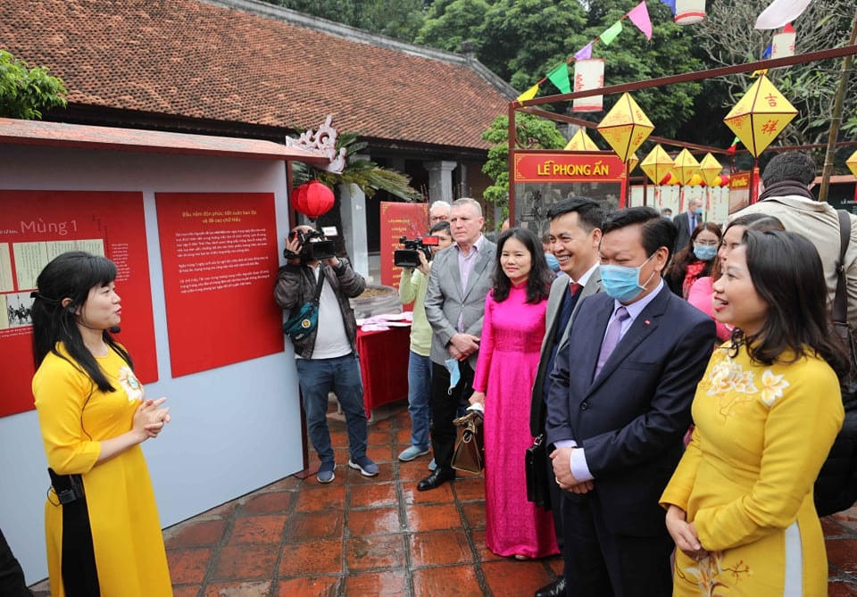 ‘Cung đình đón Tết’