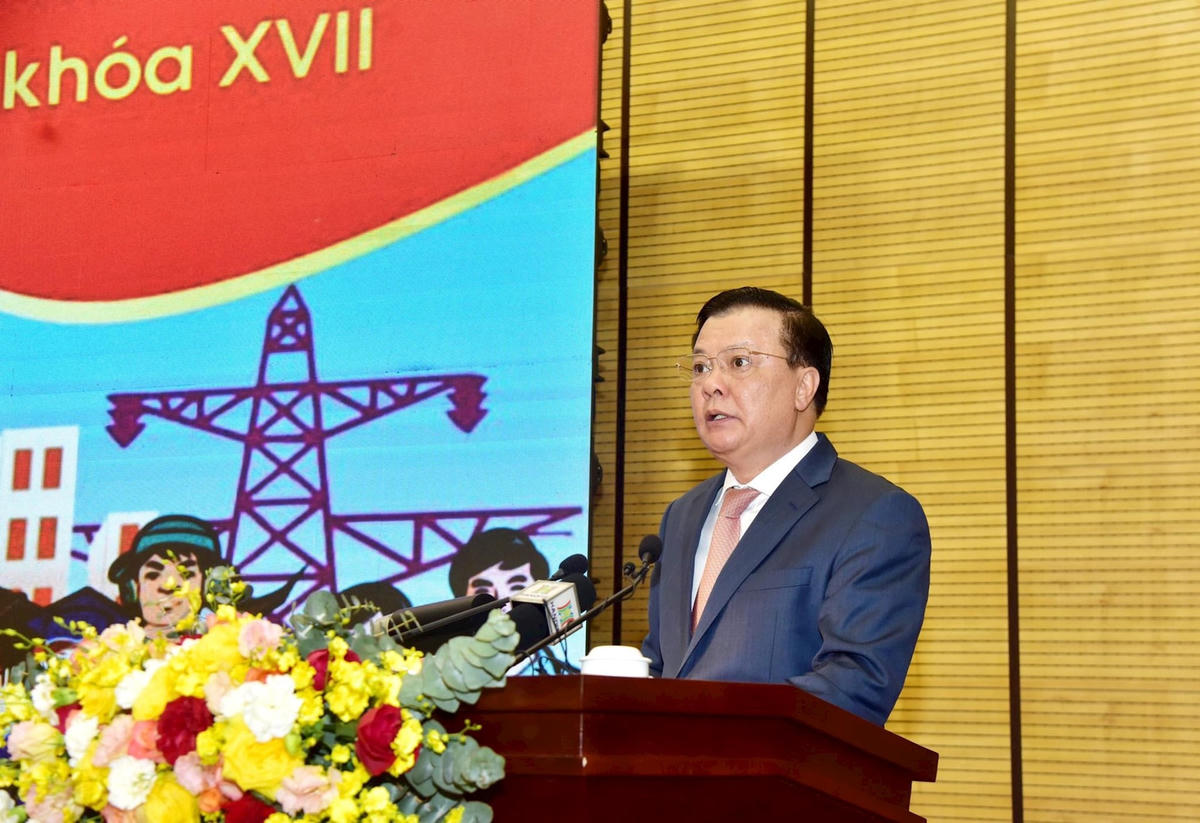 Ông Đinh Tiến Dũng, Ủy viên Bộ Chính trị, Bí thư Thành ủy Hà Nội phát biểu tại hội nghị.