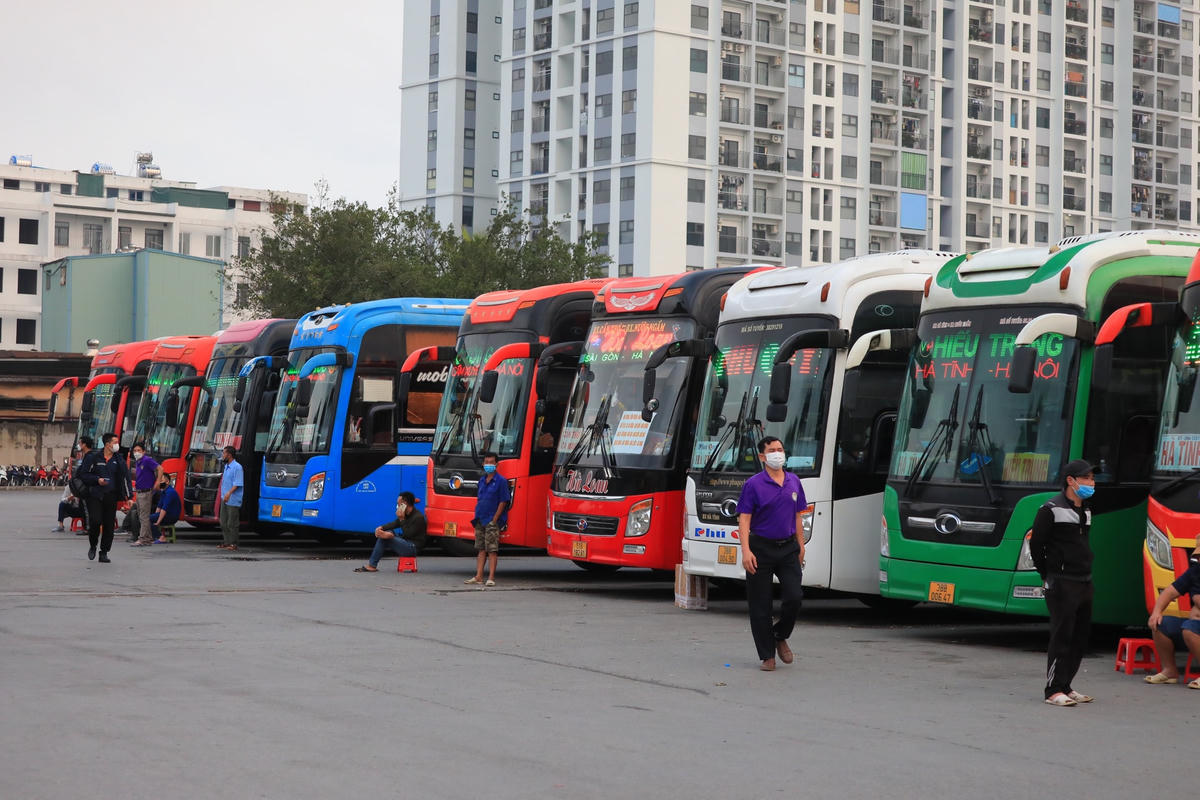 Ông Nguyễn Anh Toàn, Giám đốc Công ty cổ phần bến xe Hà Nội thông tin, dự kiến, trong các ngày 21-22 và ngày 26-29 tháng Chạp, lượng khách trên các bến xe sẽ tăng 300% so với ngày thường, tuy nhiên do thường ngày lượng khách thấp nên việc tăng lên của lượng hành khách sẽ không vượt năng lực vận chuyển theo biểu đồ vận hành tại các bến xe và bình quân lượt khách trên xe sẽ chỉ đạt 50% tải trọng thiết kế.