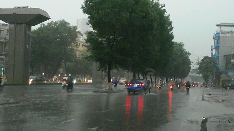 Không khí lạnh ảnh hưởng đến vùng núi phía Bắc, Hà Nội có mưa rào và dông