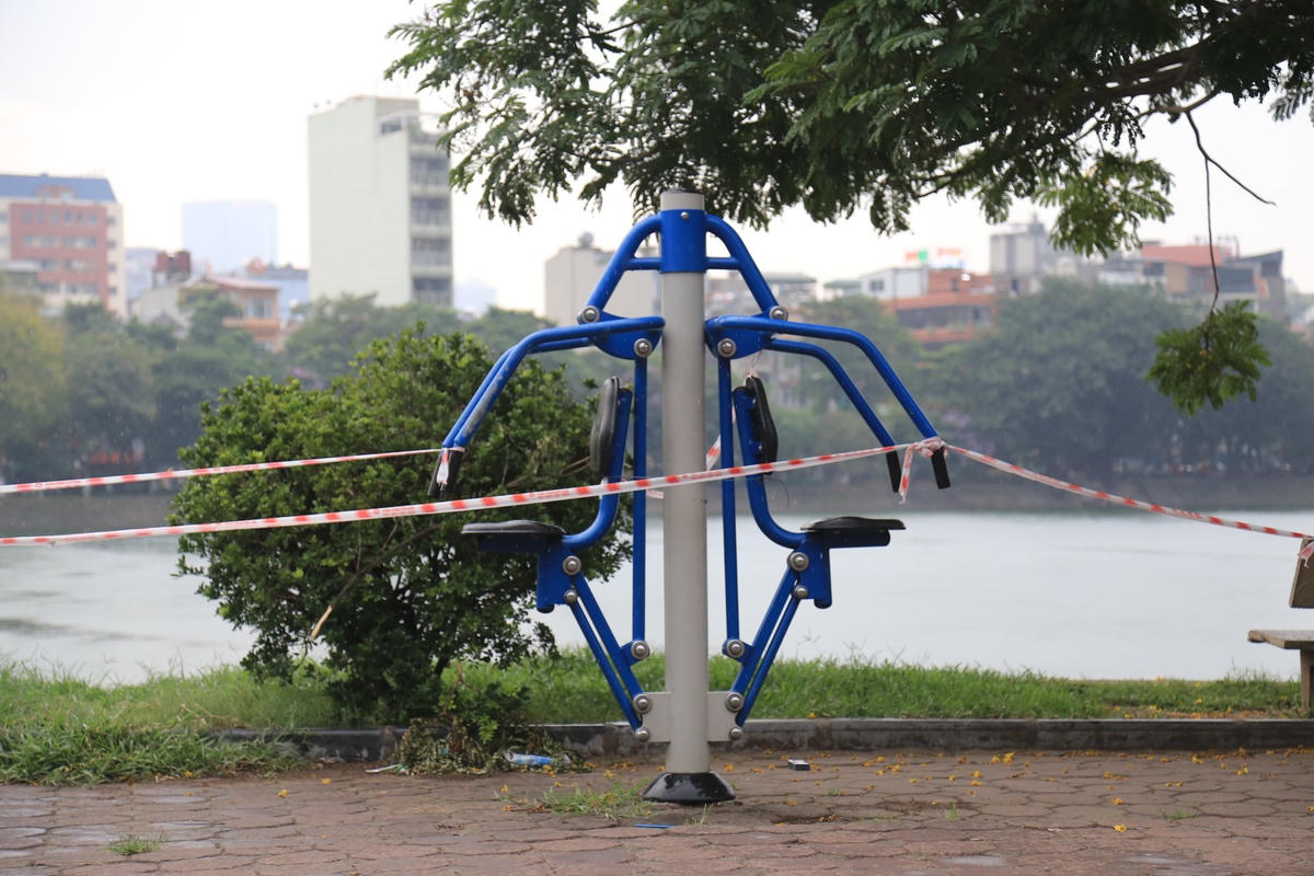 [Ảnh] Người dân đi tập thể dục 'quay xe' khi thấy lực lượng chức năng - Ảnh 3