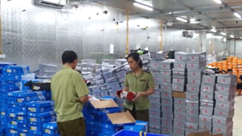 Kho hàng lậu khủng tại TP Lào Cai. Ảnh: Tùng Duy.
