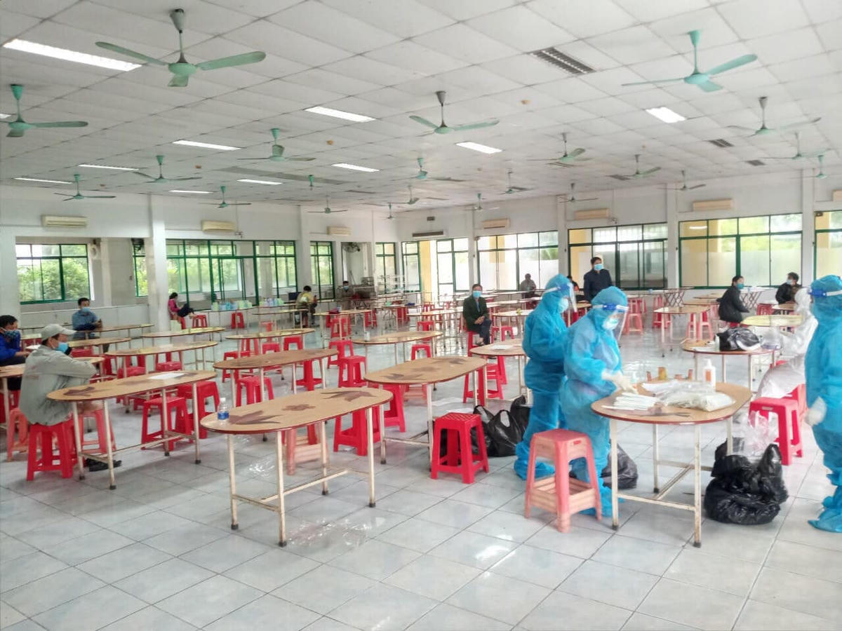 Công tác test nhanh tầm soát đang được triển khai gấp rút tại TX Bỉm Sơn.