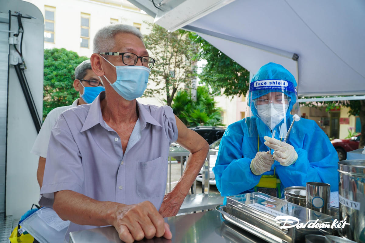 Việc tiêm vaccine trên toàn cộng đồng, không phân biệt loại vắc xin đã tạo được dự đồng thuận của người dân. Phần lớn người dân đều hiểu được “vaccine tốt nhất là vaccine được tiêm sớm nhất”.