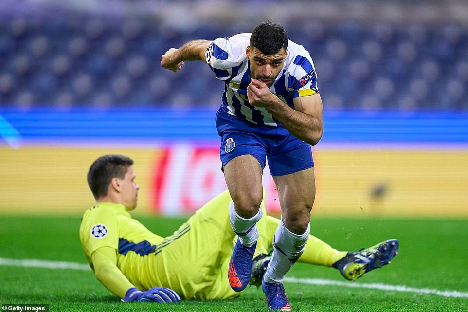 Mehdi Taremi đã không bỏ cơ hội bằng vàng này.
