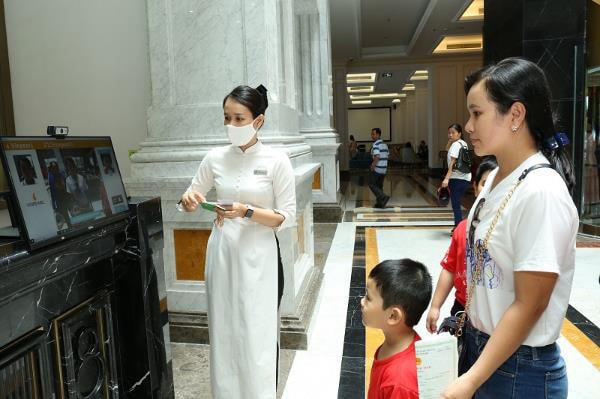 Tràn đầy cảm xúc trong kỳ nghỉ tri ân bác sĩ tuyến đầu chống dịch