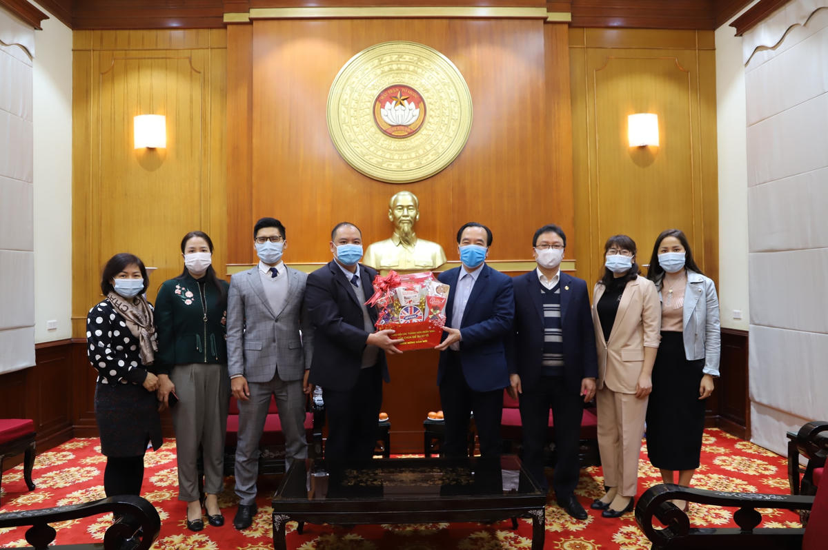 Phó Chủ tịch Ngô Sách Thực tiếp Giáo hội Các Thánh hữu Ngày sau của Chúa Jesu Kitô.