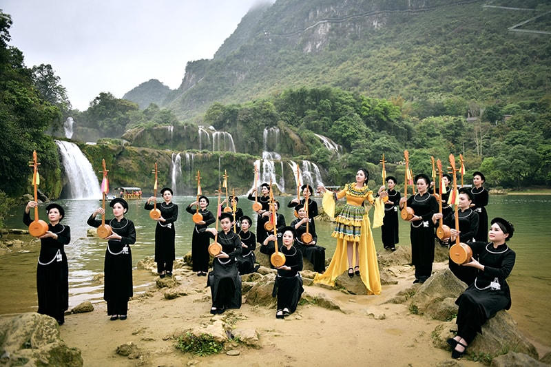 Ra mắt album và MV Tiếng hát giữa rừng Pác Bó