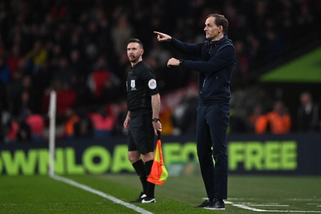 HLV Tuchel chỉ đạo các cầu thủ Chelsea thi đấu.