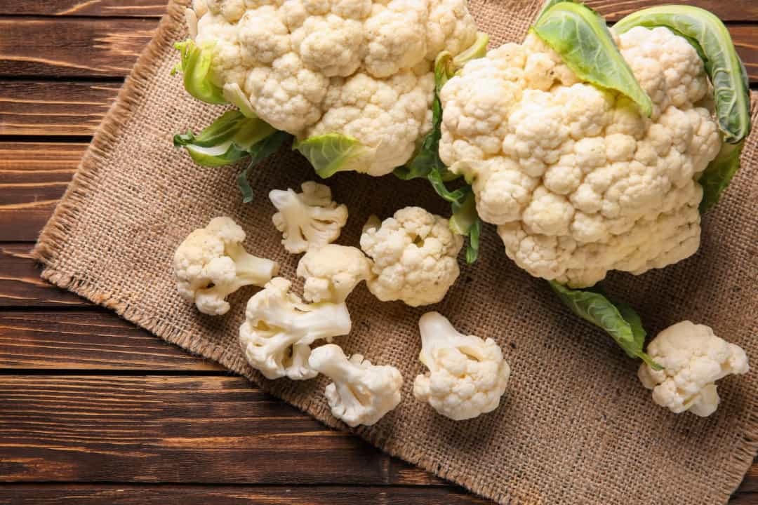 Súp lơ trắng chỉ chứa 25 calo trong mỗi 100g.  