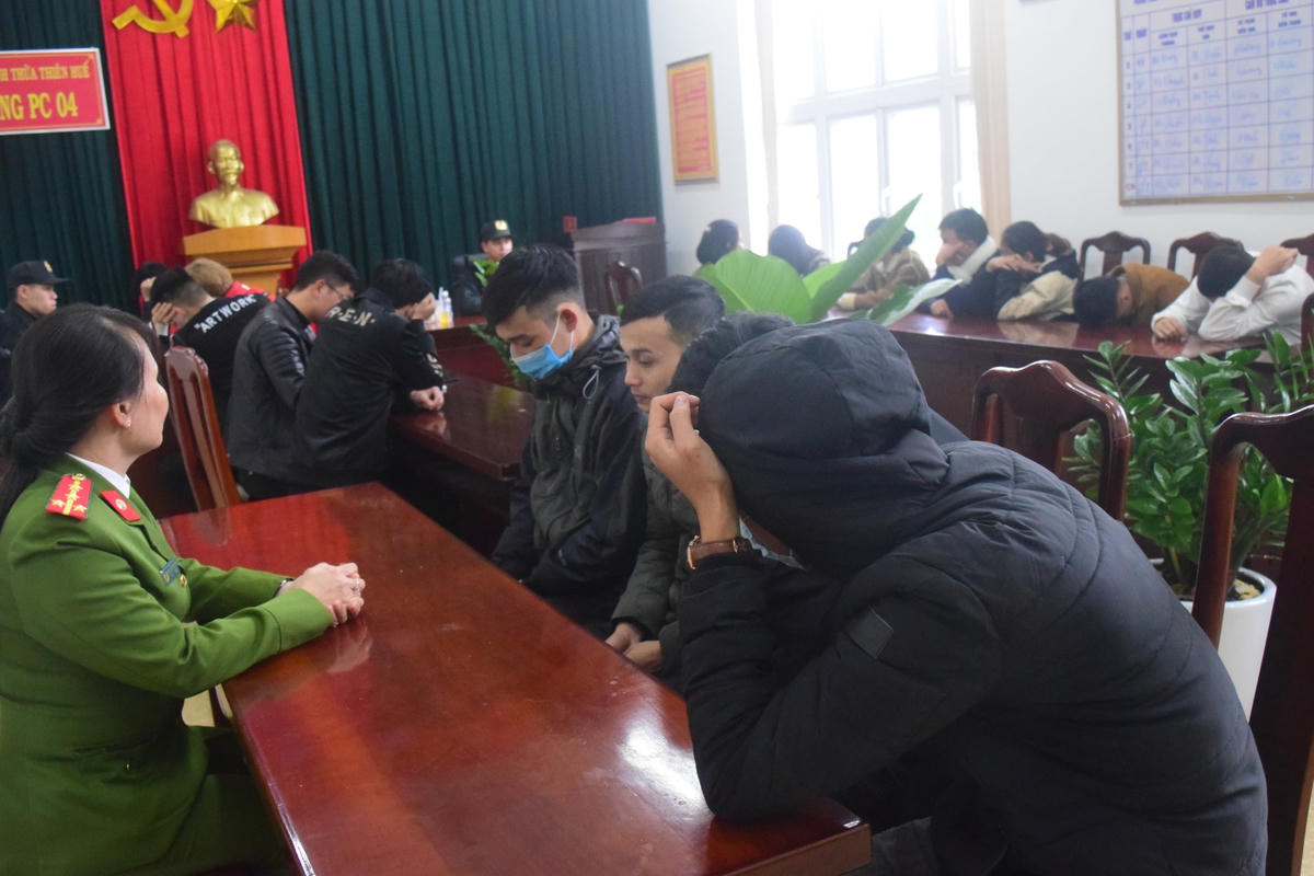 Qua test nhanh lực lượng chức năng phát hiện 29 nam, nữ dương tính với ma túy.