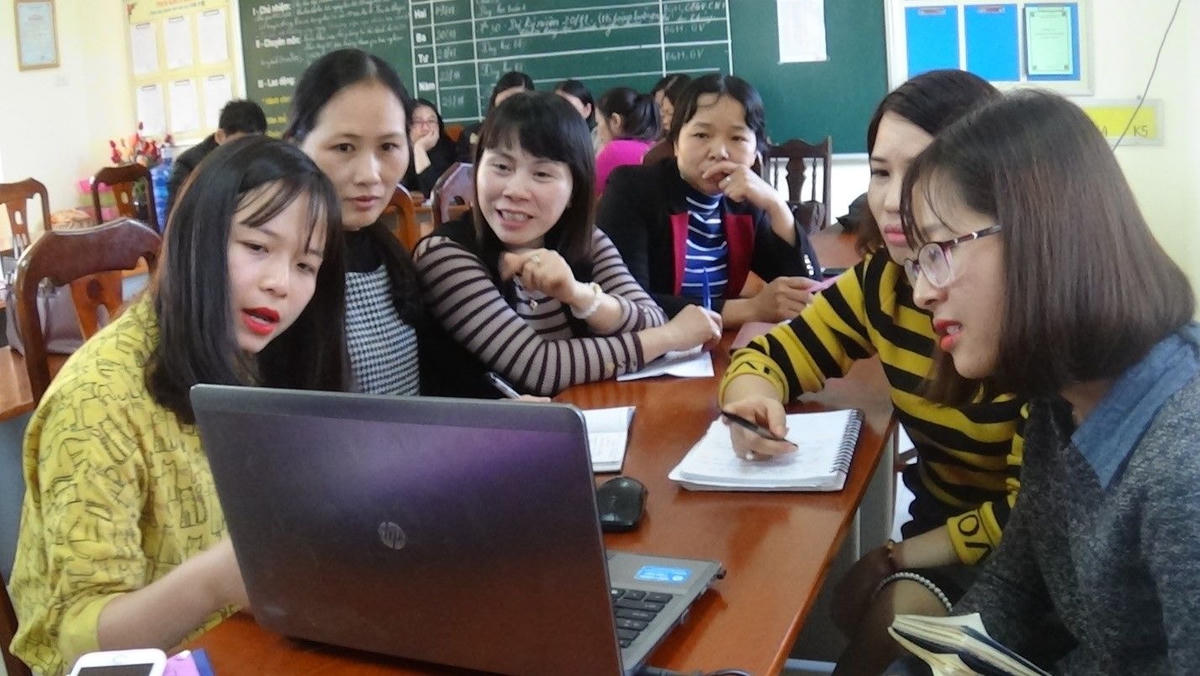 Các GV tham gia tập huấn Chương trình GDPT mới.