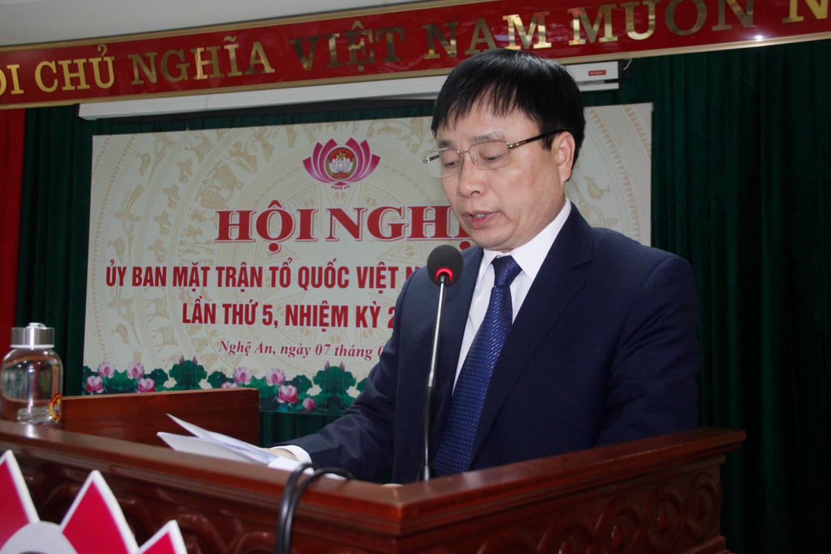 Ông Bùi Đình Long - Phó Chủ tịch UBND tỉnh Nghệ An thông báo tình hình phát triển kinh tế - xã hội năm 2020.