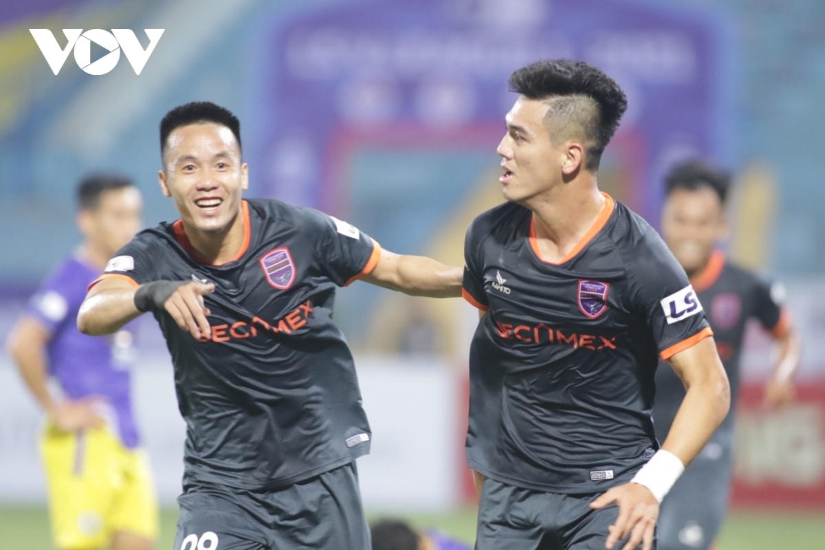 Tiến Linh ghi hat-trick giúp Bình Dương hạ Nam Định 4-3. Ảnh: Trần Tiến.  
