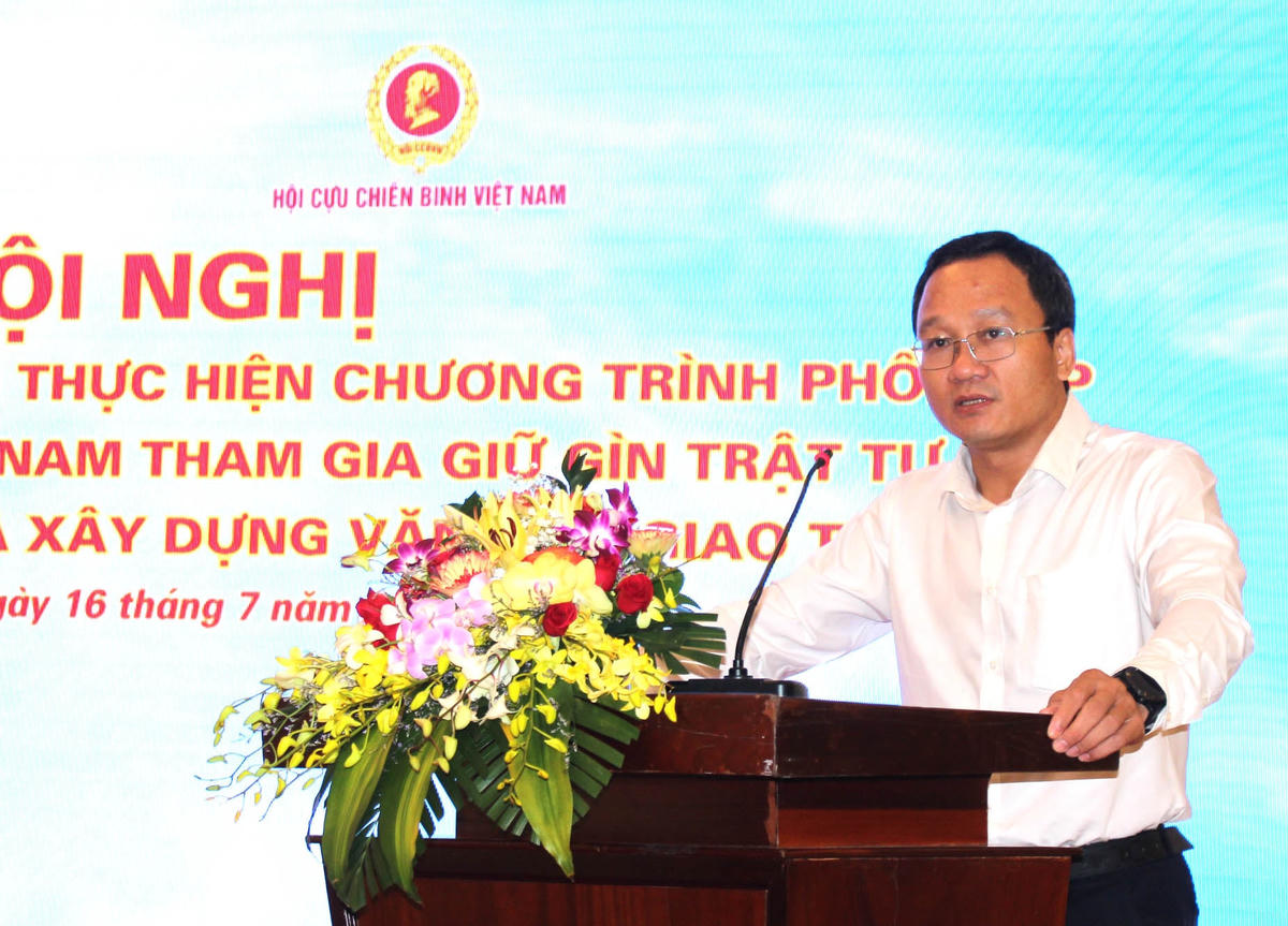 Ông Khuất Việt Hùng phát biểu tại Hội nghị.