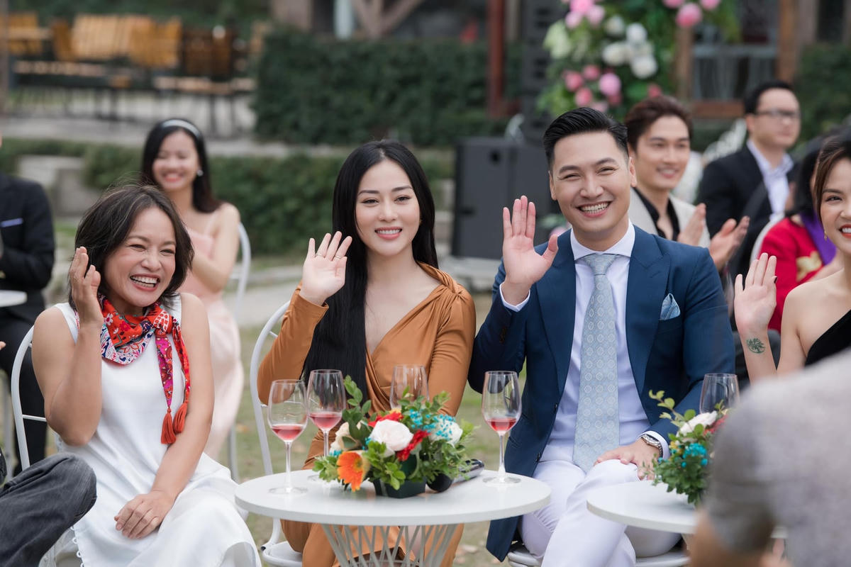Mạnh Trường và Phương Oanh vẫn được khán giả tích cực "đẩy thuyền", coi họ vẫn còn là cặp Nam - Long.