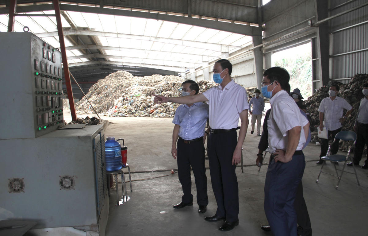 Phó Chủ tịch Phùng Khánh Tài giám sát công tác môi trường tại Nghệ An