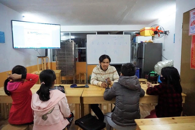 Lớp học tiếng Anh "1.000 đồng" có tên gọi đặc biệt "Vui ơi là vui".  
