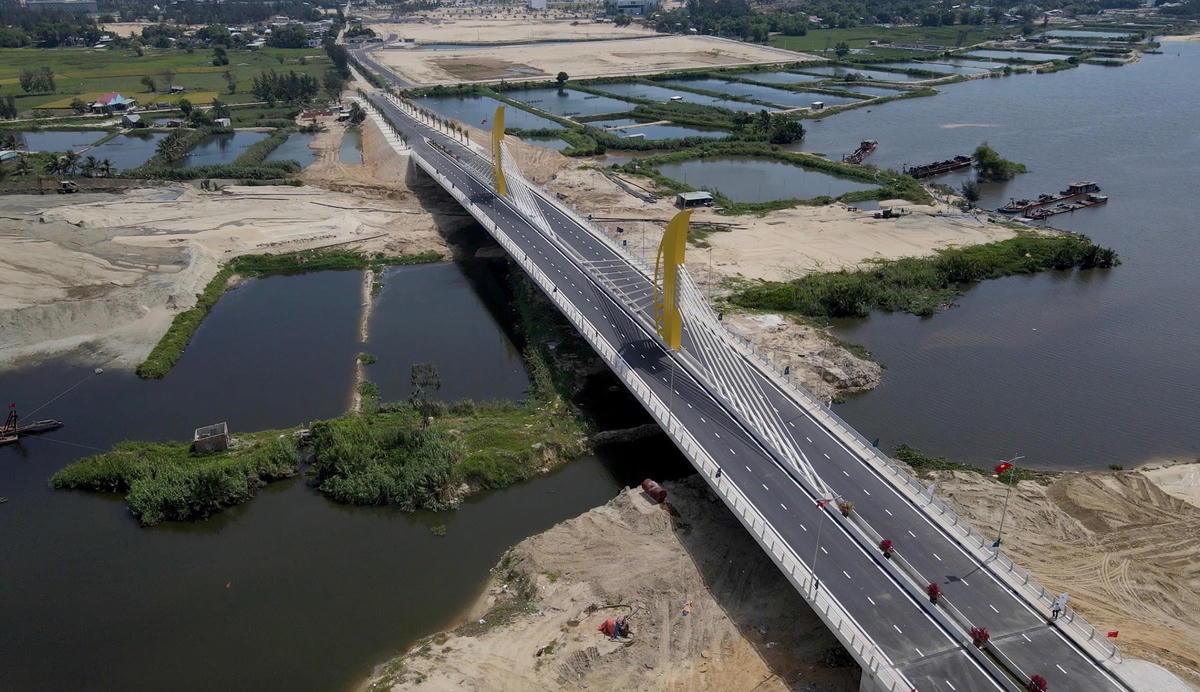 Một góc cầu Ông Điền.