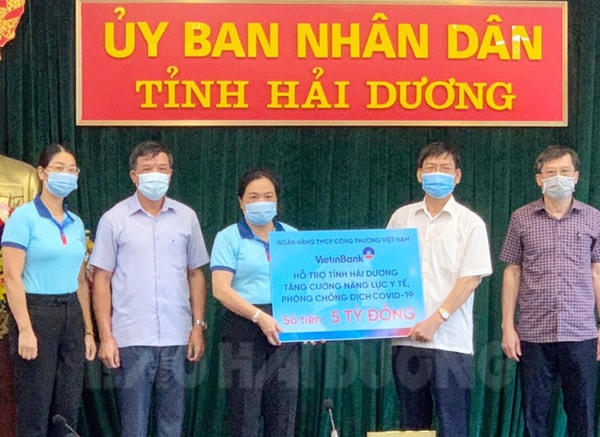 VietinBank hỗ trợ Hải Dương 5 tỷ đồng chống dịch. Ảnh: Báo Hải Dương.