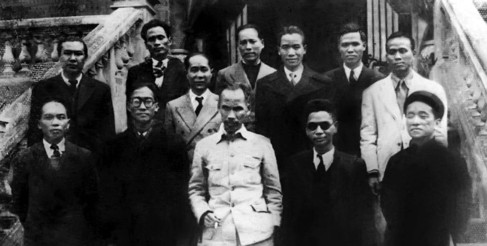 Chính phủ lâm thời được thành lập ngày 25/8/1945 do Chủ tịch Hồ Chí Minh đứng đầu, quy tụ nhiều trí thức không phân biệt thành phần, đảng phái. Ảnh: T.L.