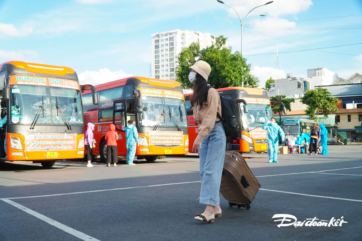 Các sinh viên nôn nóng dược về quê cùng gia đình.