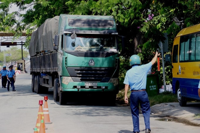Thanh tra GTVT TP HCM làm nhiệm vụ. Ảnh: CTV.