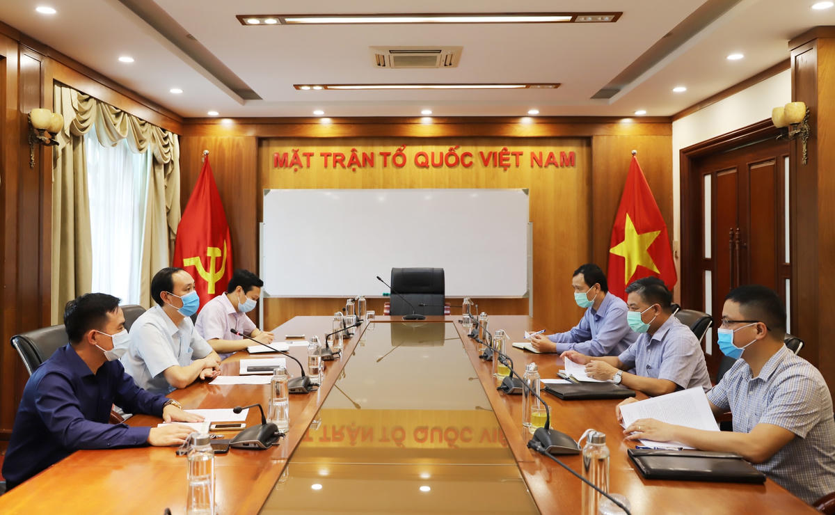 Quang cảnh buổi làm việc.
