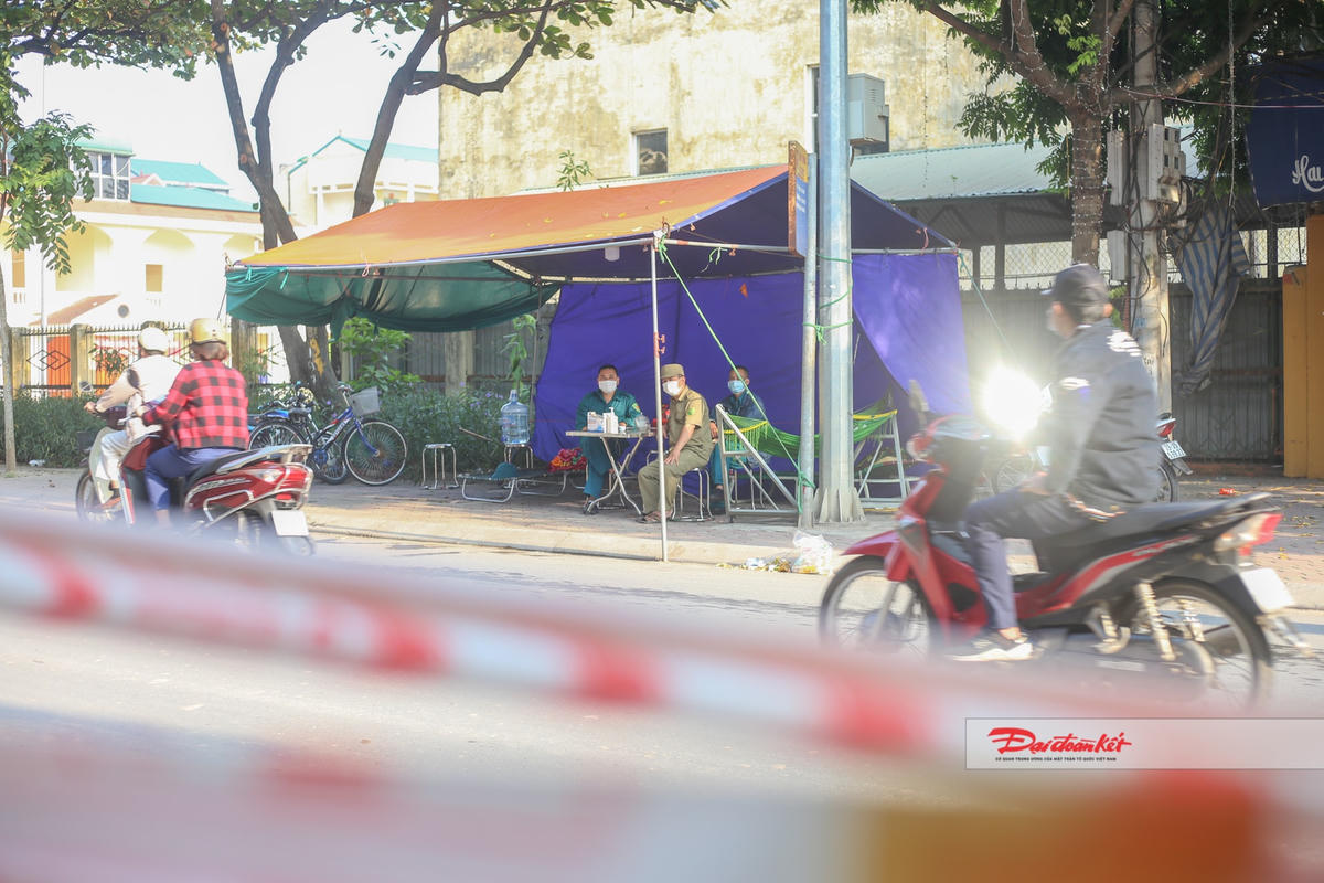 Theo lãnh đạo UBND huyện Quốc Oai (Hà Nội), trong 6 ca mắc thì có 3 người trú tại xã Sài Sơn, 1 người tại thị trấn Quốc Oai, 1 người tại xã Thạch Thán và 1 người công tác tại Công an huyện Quốc Oai.