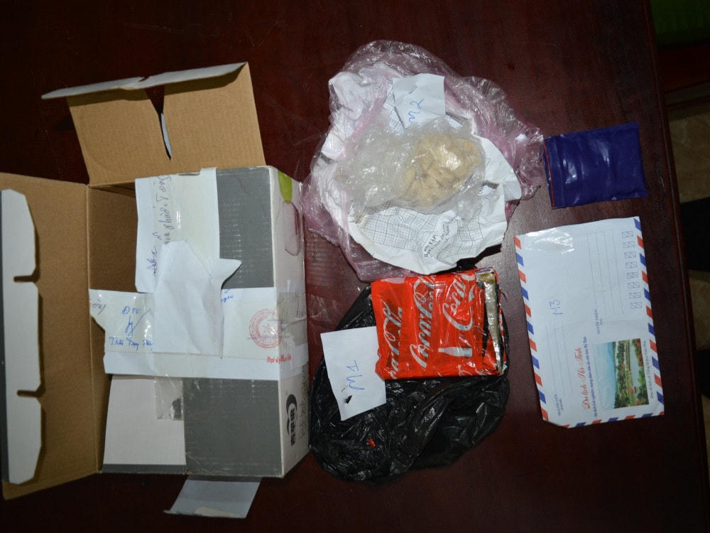 Tang vật thu giữ trên xe.