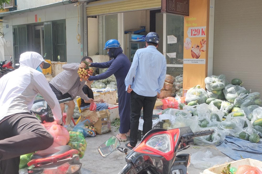 Tại đây sản phẩm được tiêu thụ nhiều nhất là vải và dưa hấu. 