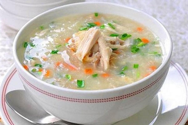 Cháo gà giải cảm, hạ sốt.