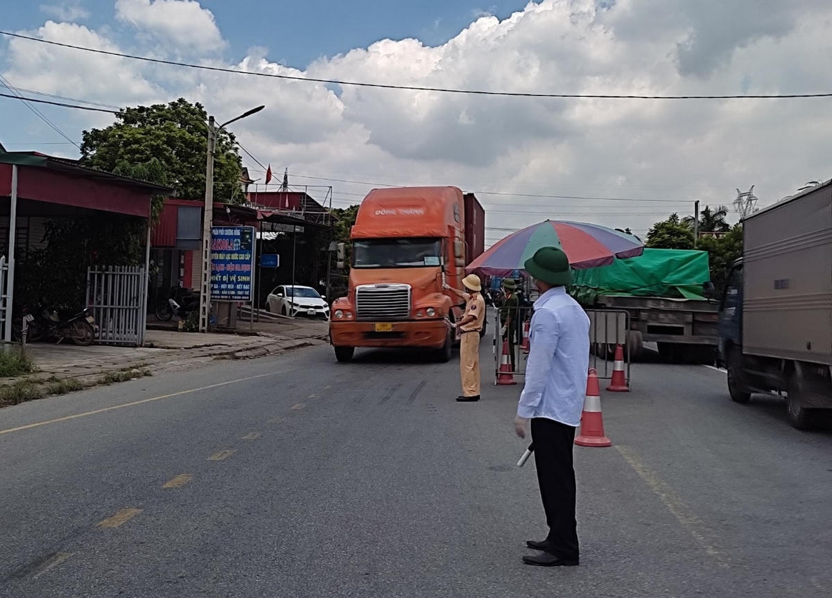 QL 38 đoạn từ Hải Dương vào Bắc Ninh bị ùn tắc kéo dài 