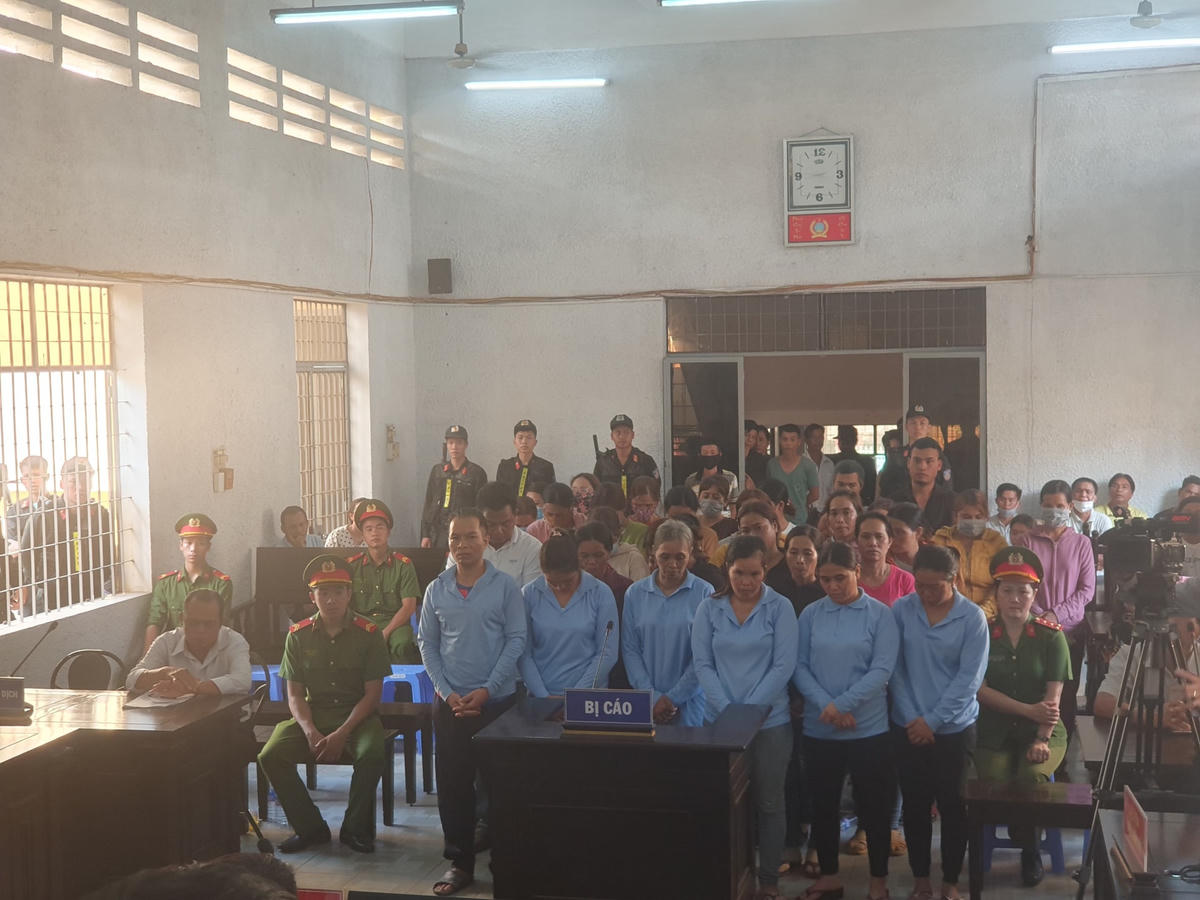 Các bị cáo tại phiên tòa.