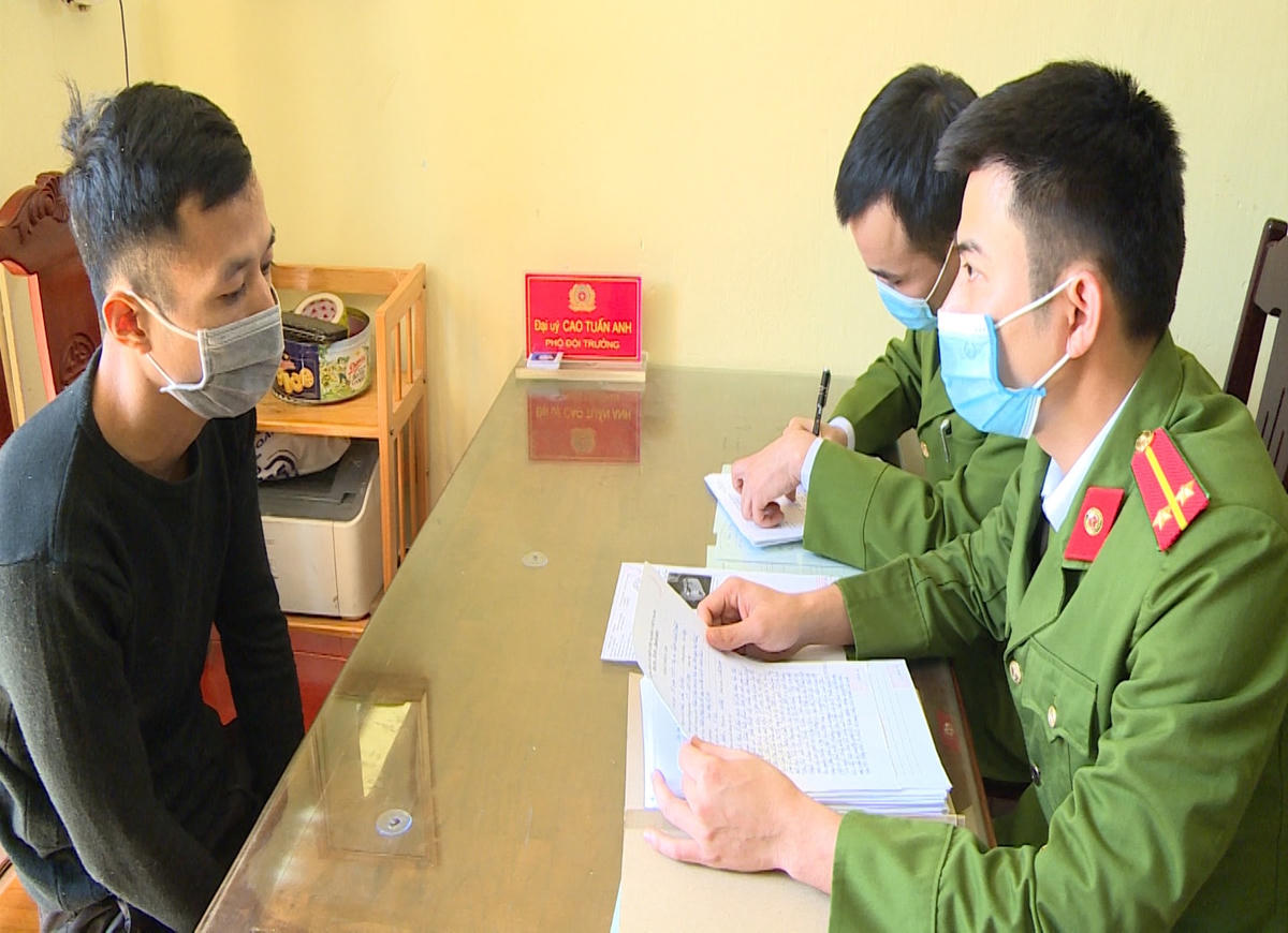Đối tượng Trần Văn Dương tại cơ quan Công an.