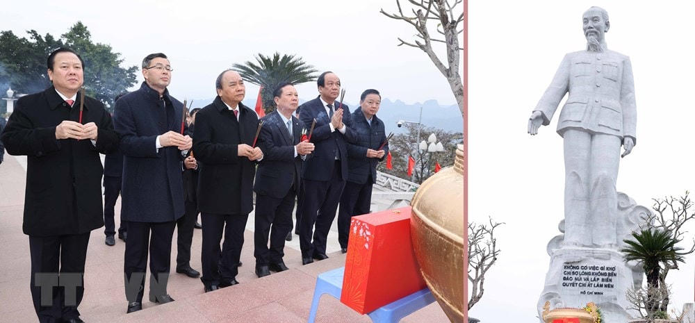 Thủ tướng Nguyễn Xuân Phúc đến dâng hương tại tượng đài Chủ tịch Hồ Chí Minh trên công trình thủy điện Hòa Bình ở đỉnh đồi Ông Tượng, thành phố Hòa Bình. (Ảnh: Thống Nhất/TTXVN).