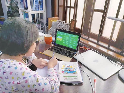 Học sinh tiểu học làm bài tập trực tuyến. Ảnh minh họa.