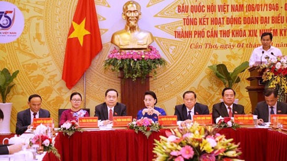 Chủ tịch Quốc hội Nguyễn Thị Kim Ngân và Chủ tịch Trần Thanh Mẫn cùng Đoàn đại biểu Quốc hội TP Cần Thơ nhiệm kỳ 2016-2021 tại buổi họp mặt. 