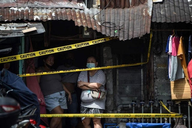 Philippines đang thắt chặt trở lại các biện pháp phòng dịch Covid-19 sau khi dịch bùng phát trở lại, số ca bệnh tăng kỷ lục, chủ yếu do sự xuất hiện của các biến chủng mới. Ảnh: AFP.  