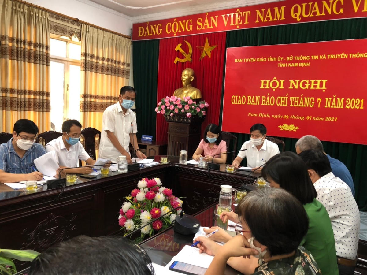 Giám đốc Sở Lao động - Thương binh và Xã hội tỉnh Nam Định Hoàng Đức Trọng thông tin về việc triển khai thực hiện gói hỗ trợ ở địa phương