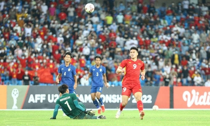 Tiền đạo Võ Nguyên Hoàng đã có nhiều pha dứt điểm trong hiệp 2 nhưng chưa thể ghi được bàn thắng cho riêng mình.