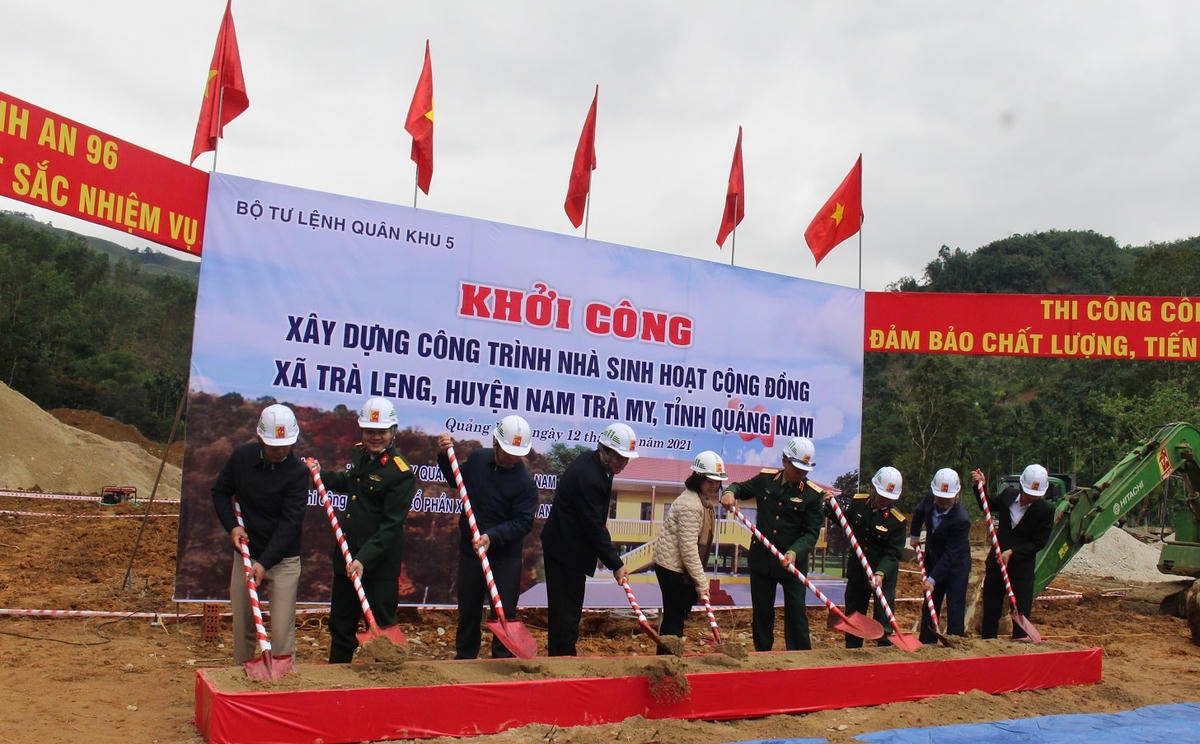 Trưởng Ban dân vận Trung ương dự lễ xây dựng Công trình nhà sinh hoạt cộng đồng xã Trà Leng.