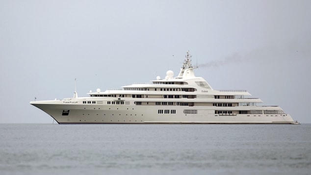 Dubai có chiều dài 162 m và tổng trọng tải là 12.488 tấn.