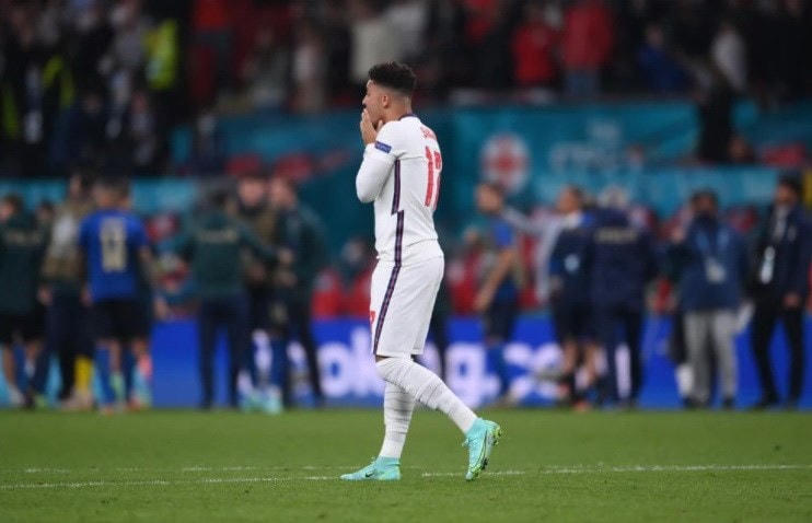 Trong khi đó, Sancho cũng sút hỏng khiến tuyển Anh bị dẫn 3-2 sau 4 lượt sút. (Nguồn: UEFA).