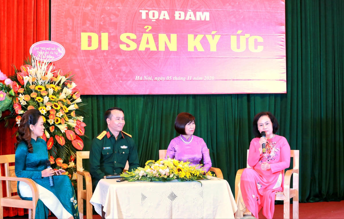 Các khách mời tại tọa đàm.