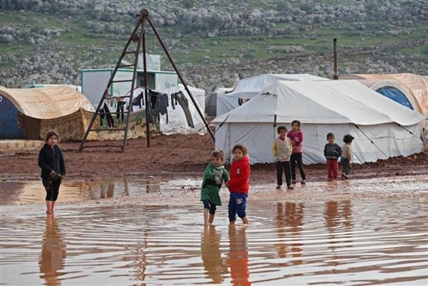 Trẻ em tại một trại tị nạn ở tỉnh Idlib, Syria ngày 19/1/2021. Ảnh: AFP/TTXVN.