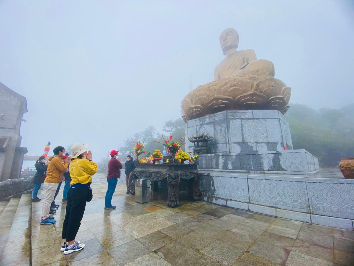 Yên Tử thưa khách trong sáng ngày chính hội