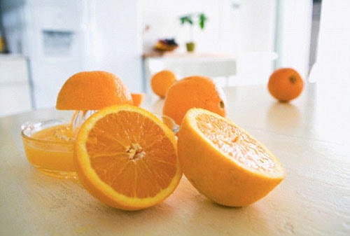 Flavonoids có nhiều trong cam là tác nhân quan trọng giúp người già cải thiện trí nhớ.