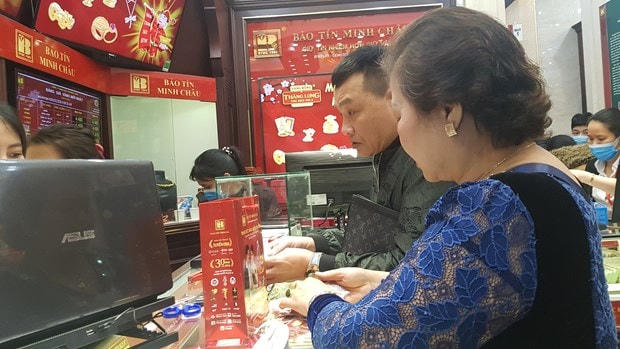 Giá vàng SJC tăng 700.000 đồng mỗi lượng, lên 58,15 triệu đồng